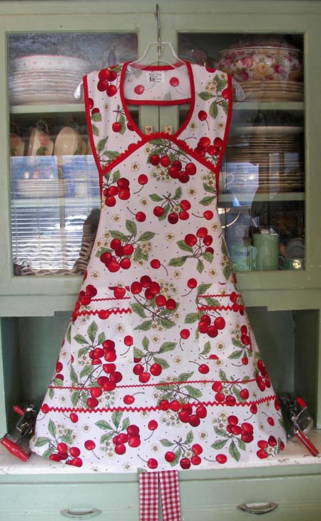 1940 Cherry Apron, click for mnore 1940 aprons