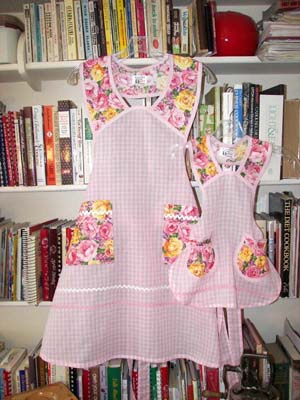 1940 Rose Bouquet mother daughter