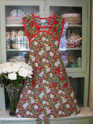 1940 White Christmas rose apron