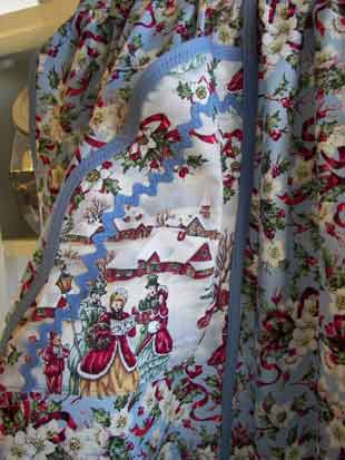 1944 Christmas half apron close up