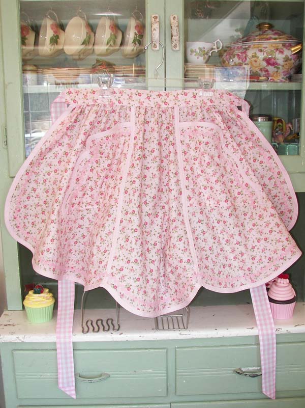 1944 Pink Bud Roses Half Apron