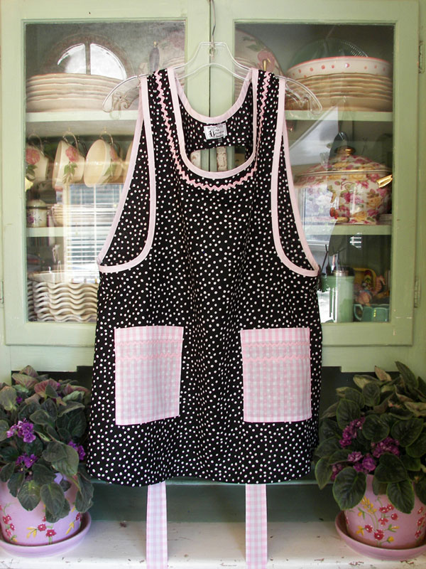Grandma Black / White Polka Dot with pink gingham pockets, click to go back to Grandma Aprons