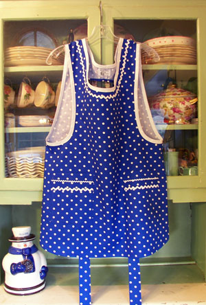 Grandma Blue / White polka Dot, click for larger view