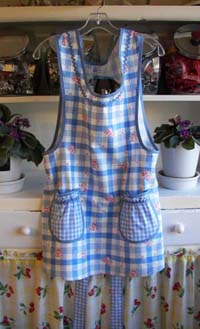 Grandma Old Fashioned Blue 40's, click for more Grandma aprons