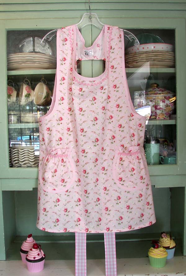 Grandma Apron Pink Bud Rose