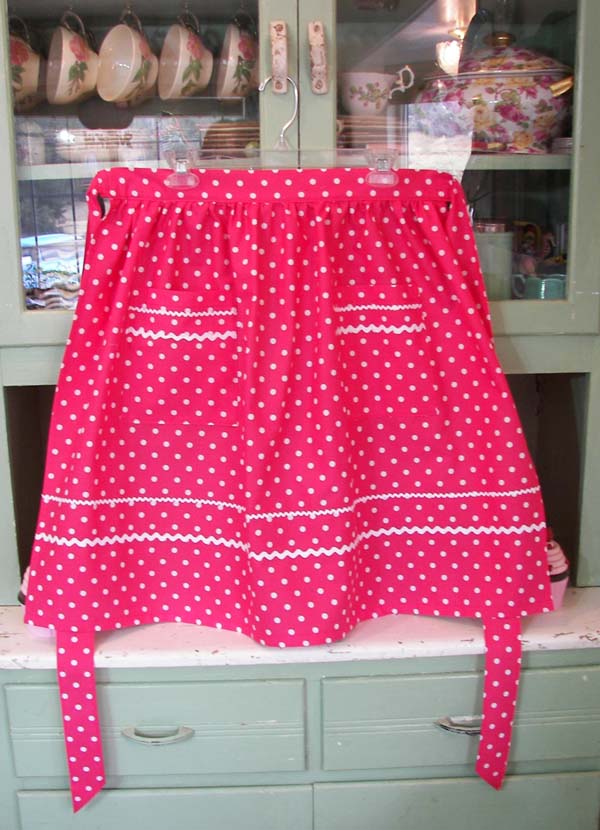 Retro apron Pink White Polka Dot, click to go back to half aprons