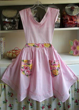 Victory full apron pink gingham