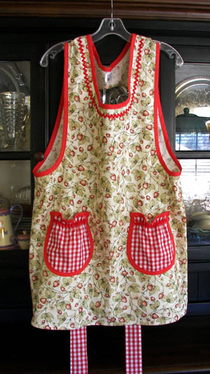 Violet apron in Strawberry Garden